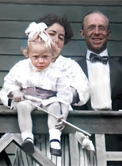 (1915) Edna Mae and parents in Atlantic City.