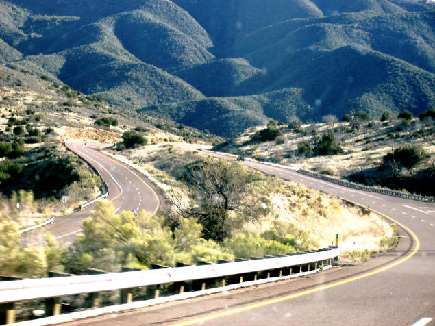 AZ-260 lures motorists with its scenic turns.