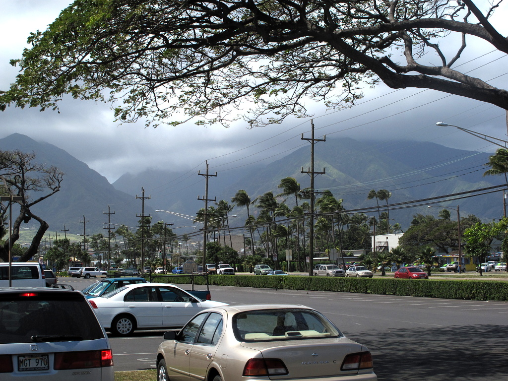 Downtown Kahiluli.