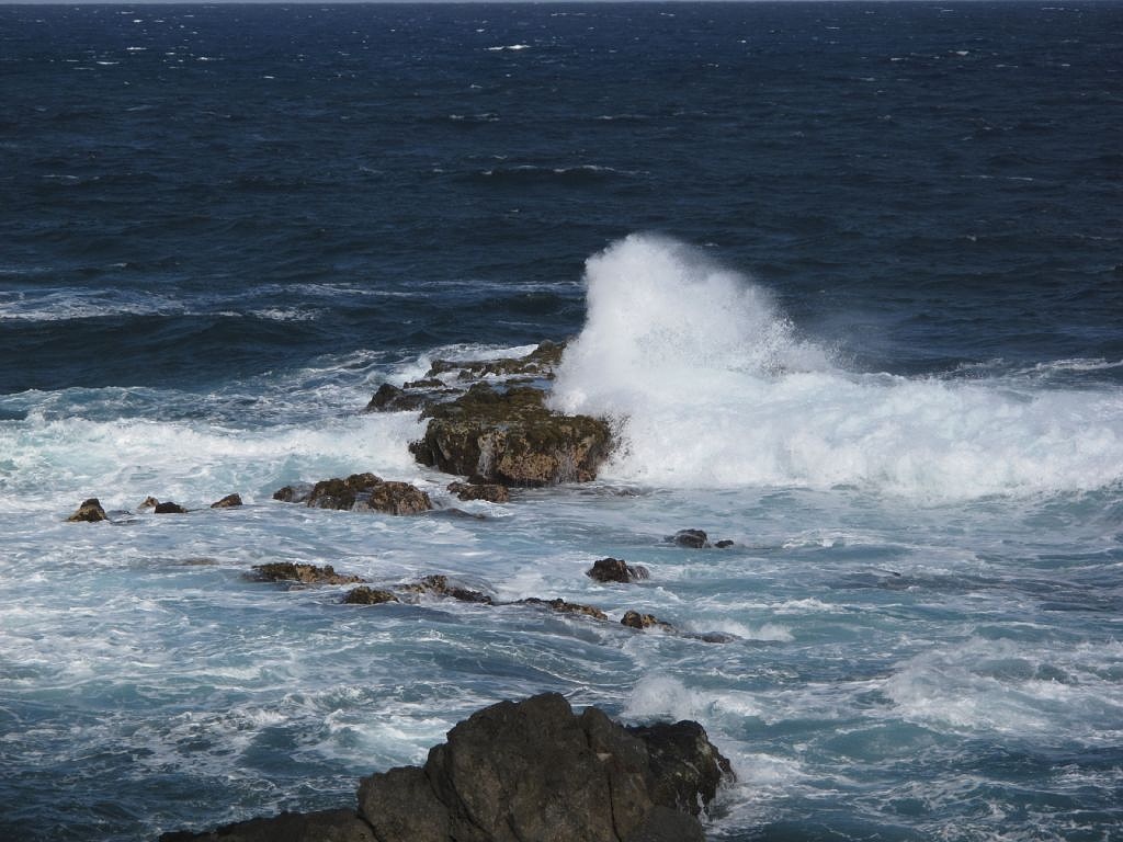 Surf off Kipahulu.