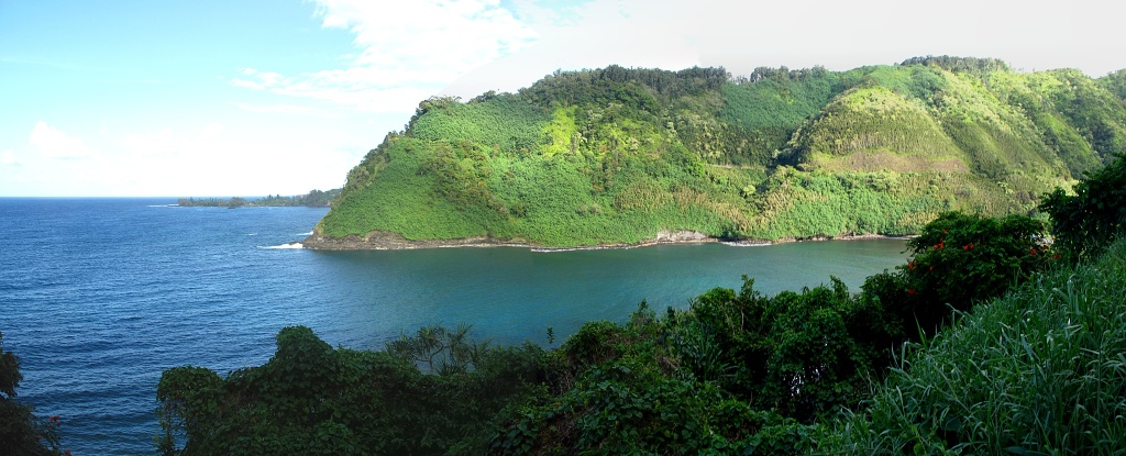 An ocean view from the Hana Highway.