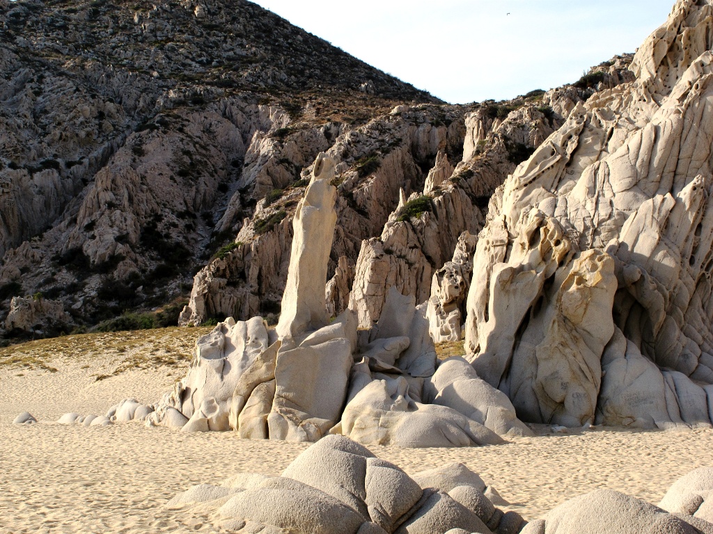 More hoodoos between Lover's Beach and Divorce Beach.